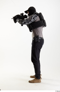 Andrew Elliott Contractor Shooting shooting standing whole body 0003.jpg